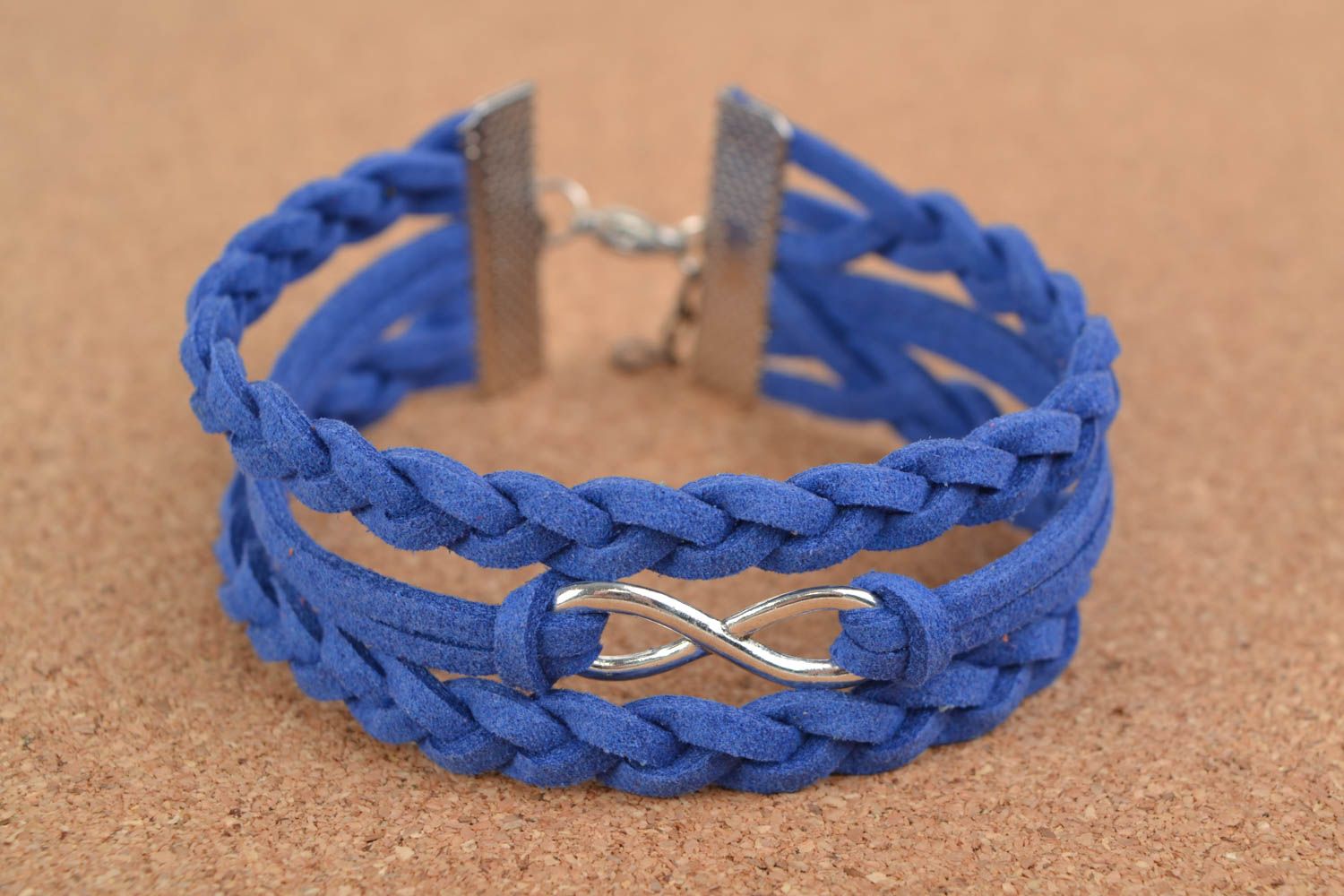 Large bracelet en lacets de daim avec symbole de l'infini bleu fait main femme photo 1