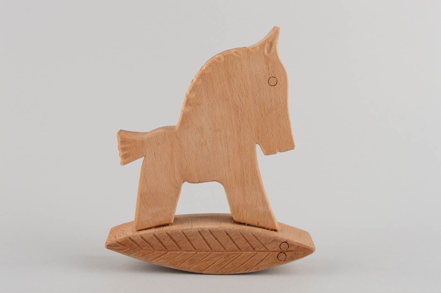 Деревянная лошадка качалка ручной работы из бука покрытая воском ручной работы фото 3