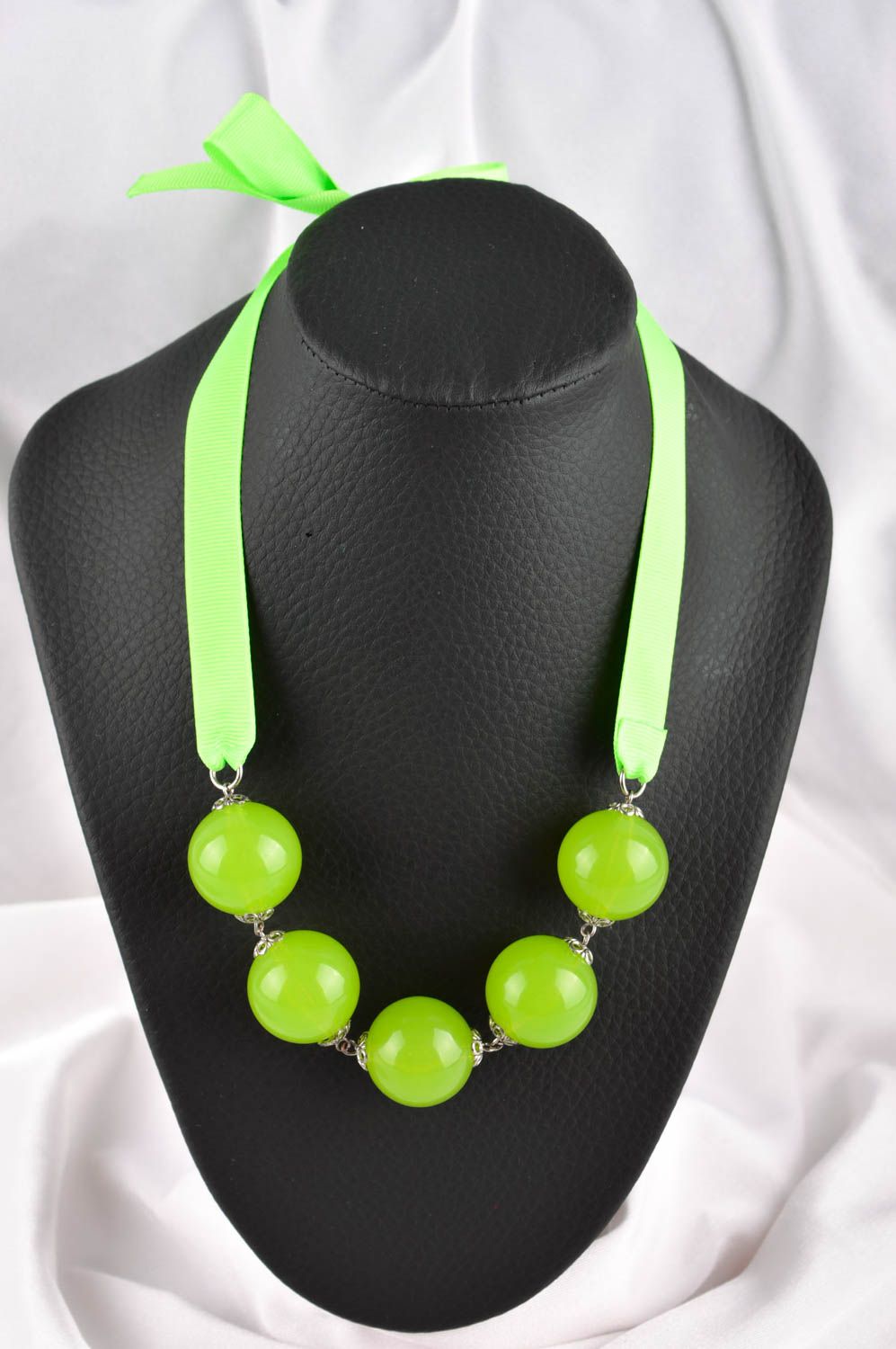 Collier fantaisie Bijou fait main perles verre ruban vert clair Accessoire femme photo 1