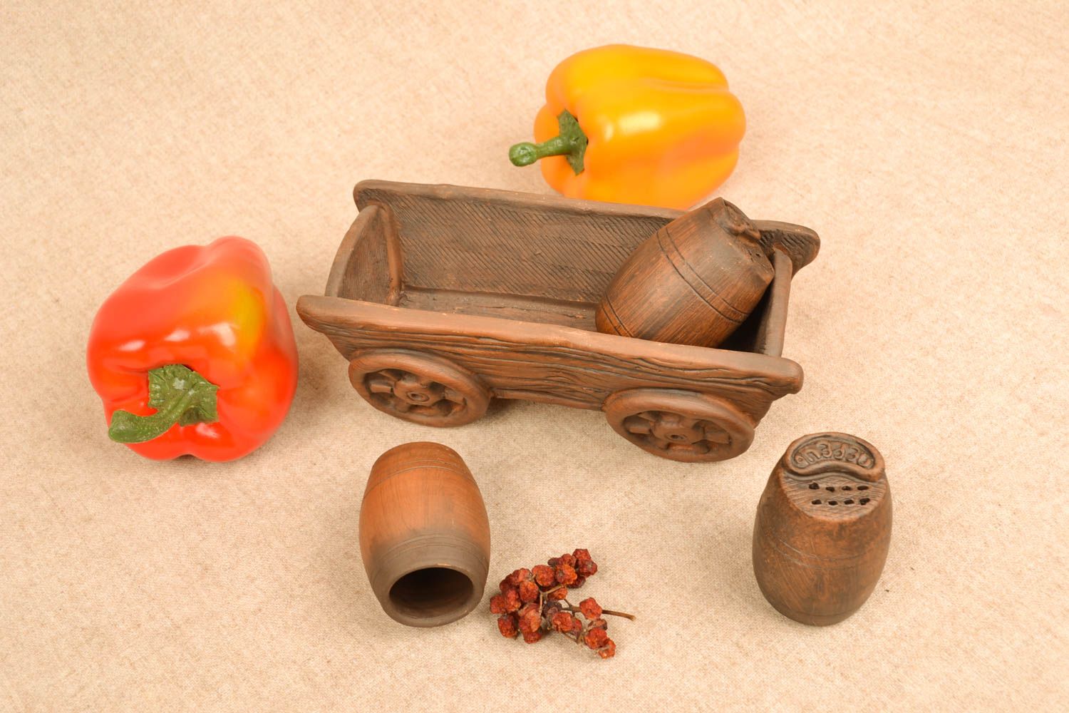 Ceramic three spice jar shakers in village wagon 1,5 lb photo 5