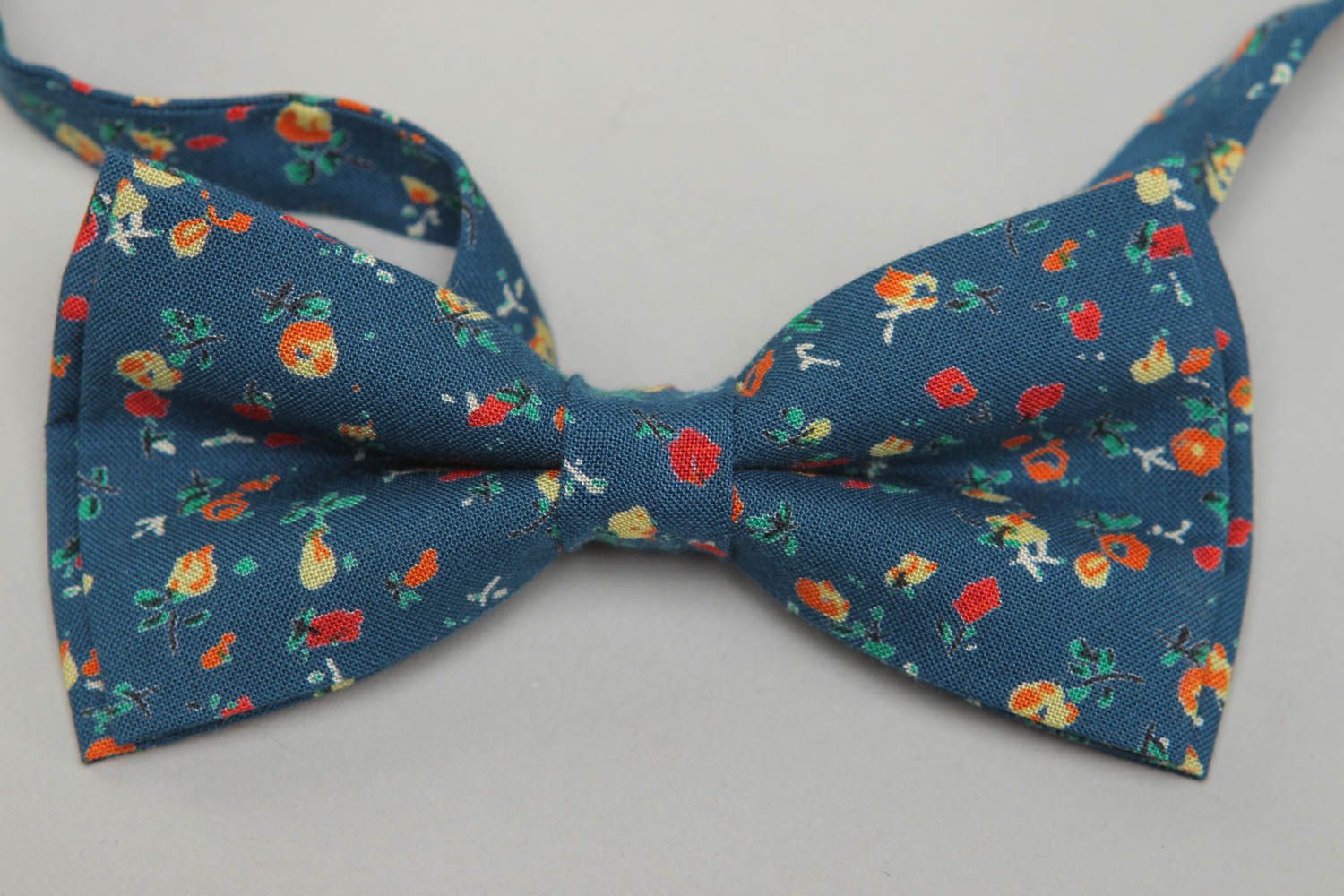Bow tie with flower print for shirt photo 2