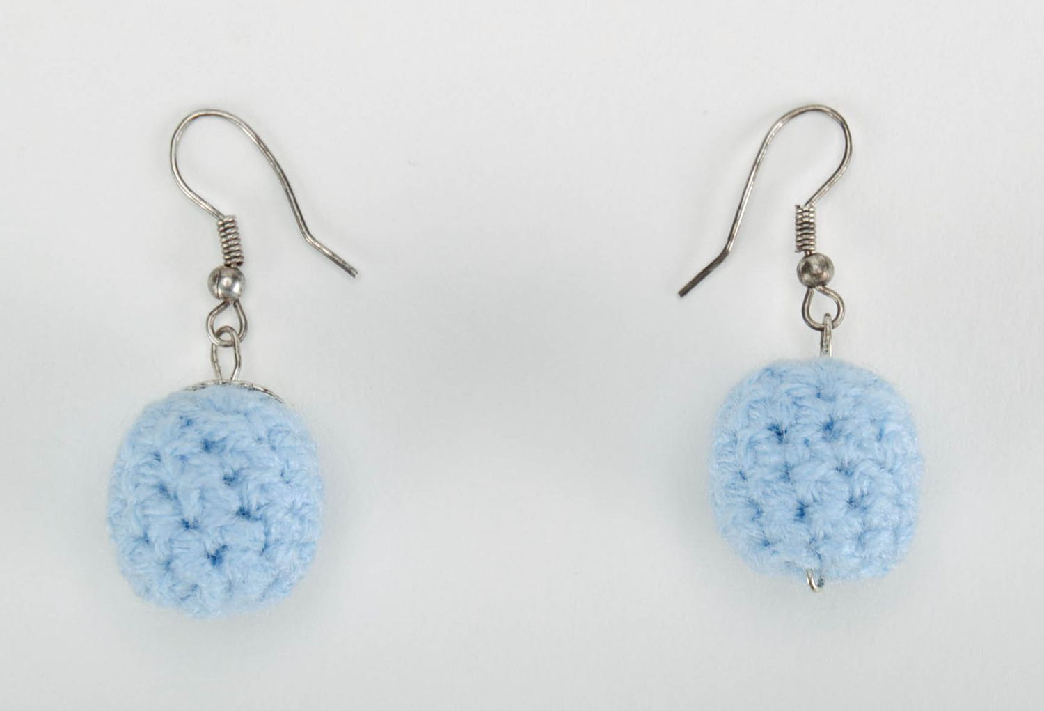 Boucles d'oreilles artisanales tricotées au crochet photo 1