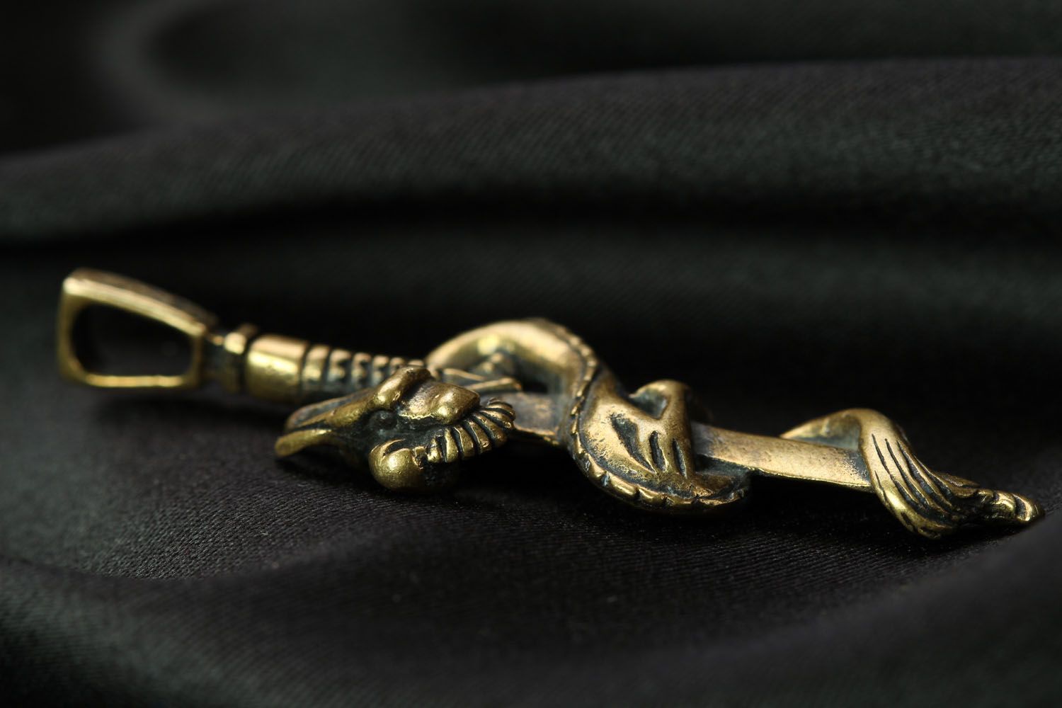 Drachenschwert Anhänger aus Bronze foto 3