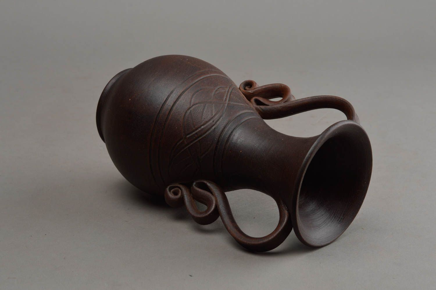 Schöne künstlerische braune dekorative Vase aus Ton mit breitem Hals handmade foto 9