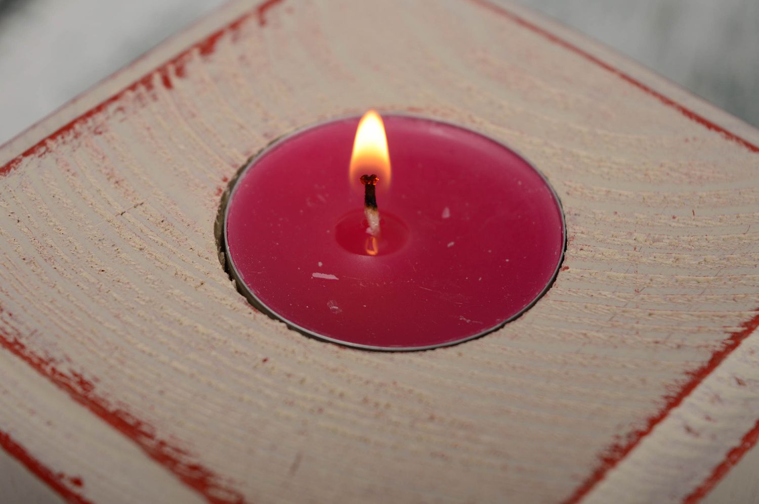 Handgemachter Kerzenhalter aus Holz foto 3