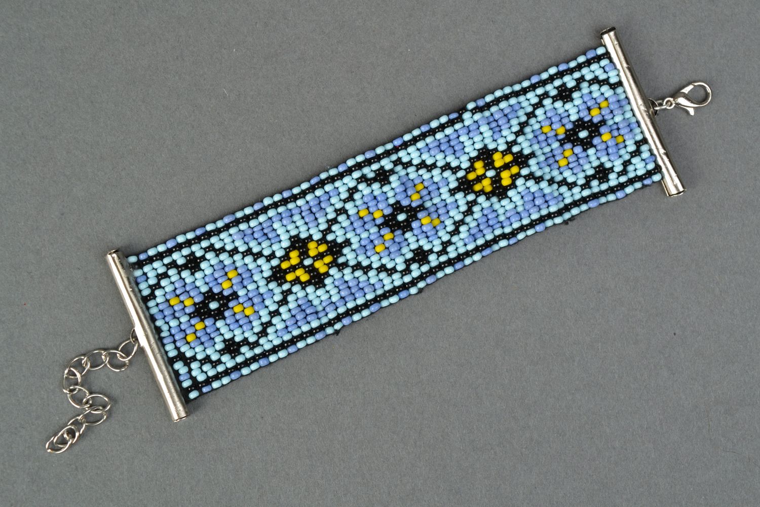 Широкий наручный браслет из бисера Голубая вышиванка фото 1