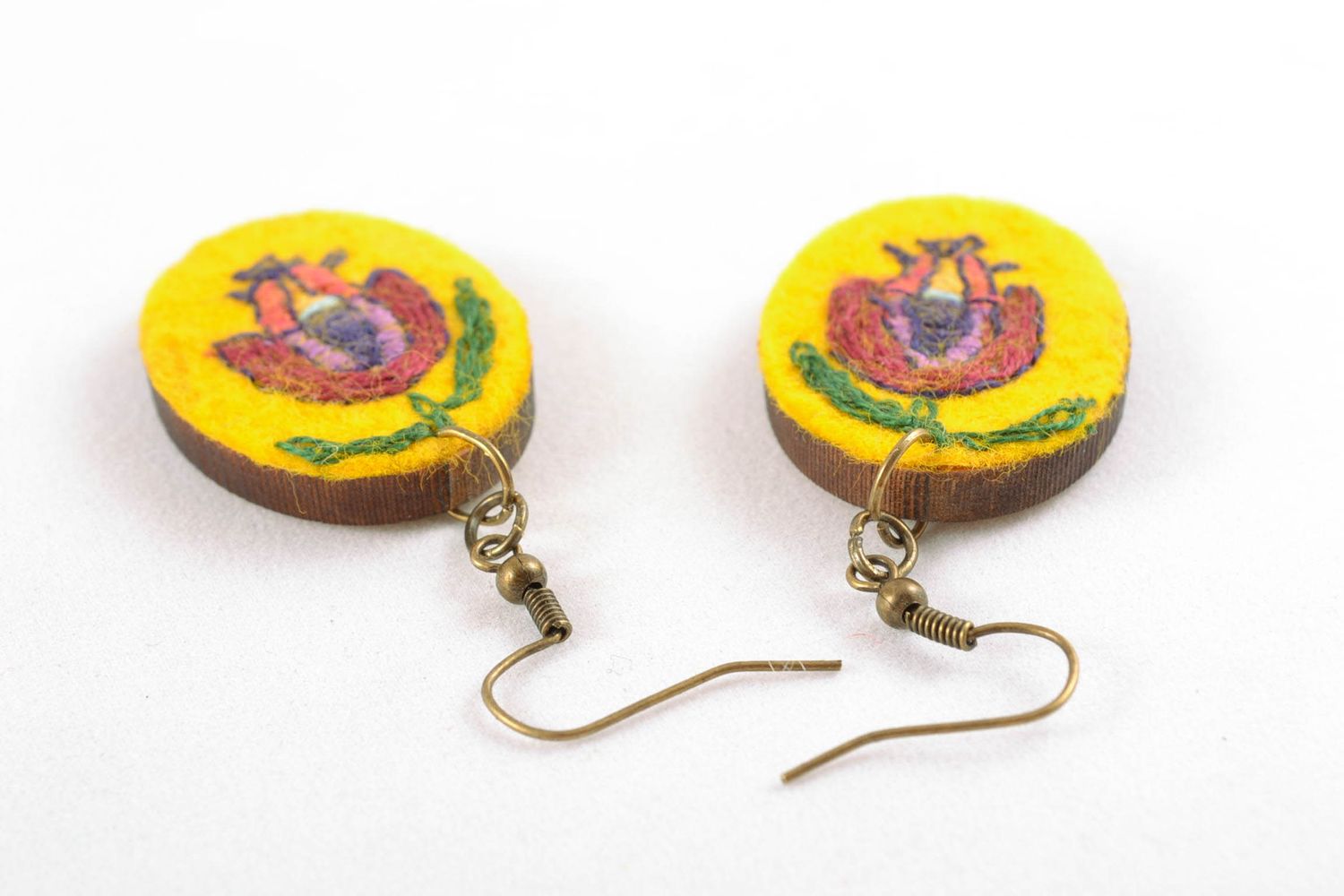Wood and felt earrings with satin stitch embroidery photo 4