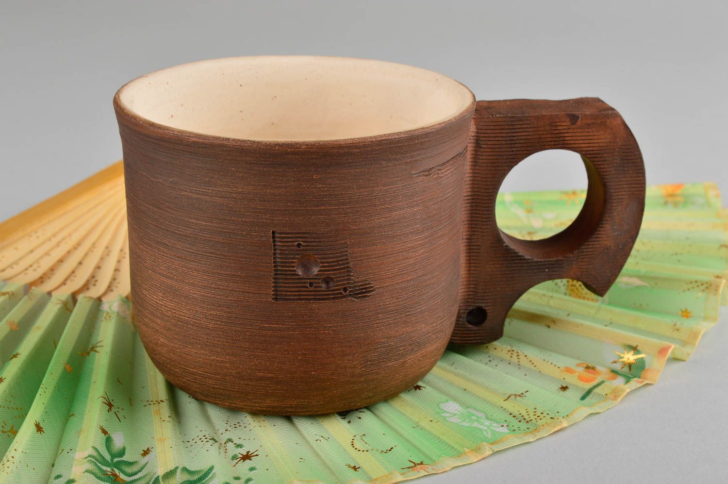 Taza decorada para té artesanal utensilio de cocina vasija de barro natural  foto 2