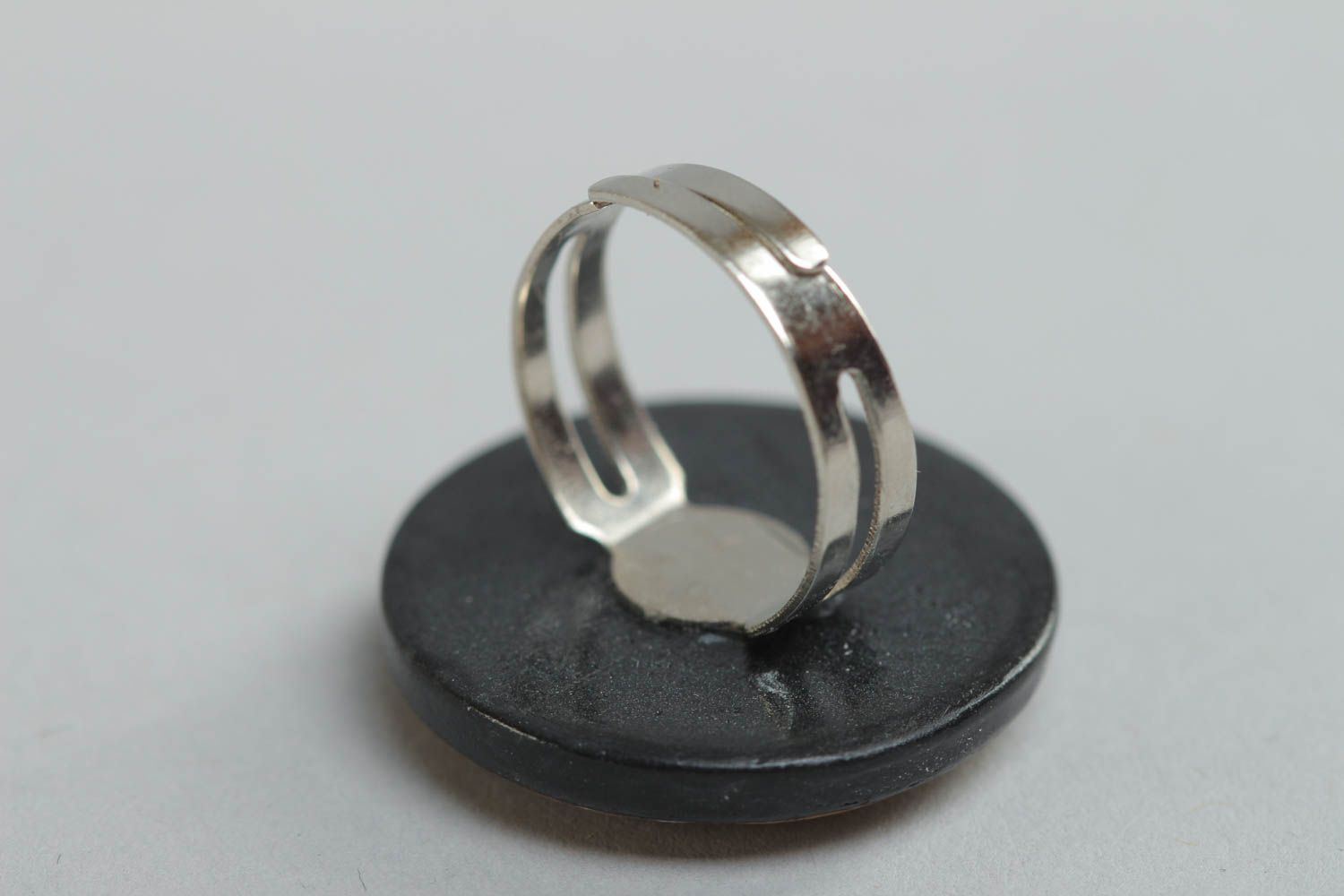 Runder handmade Ring aus Polymer Clay und Vitrious Glasur mit Schmetterling  foto 4