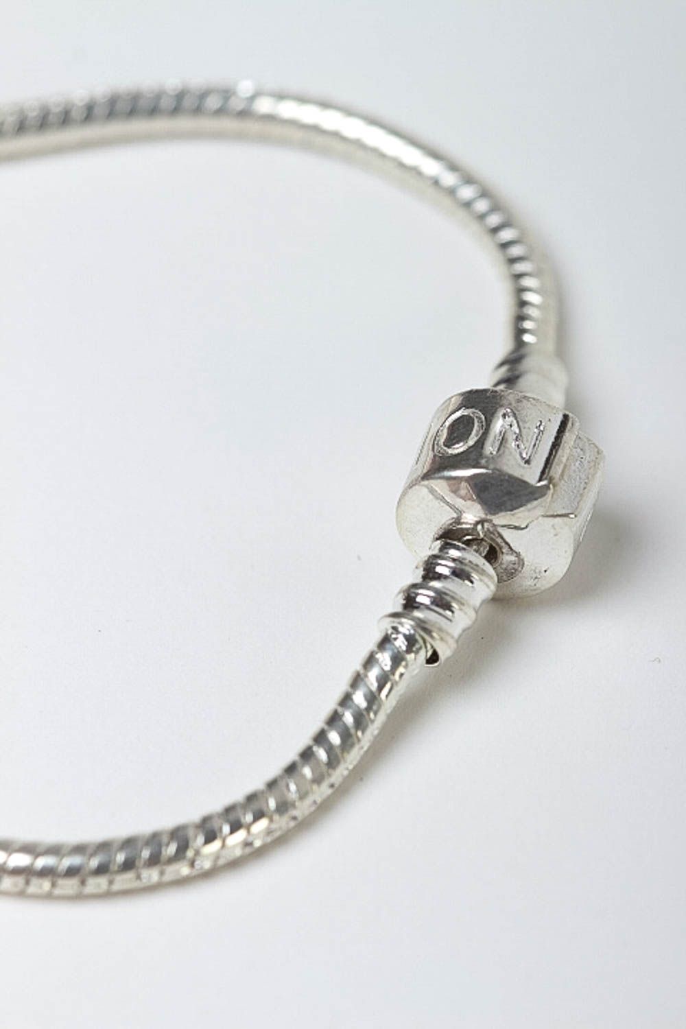 Bracelet métal Bijou fait main semi rigide de créateur Accessoire femme cadeau photo 4