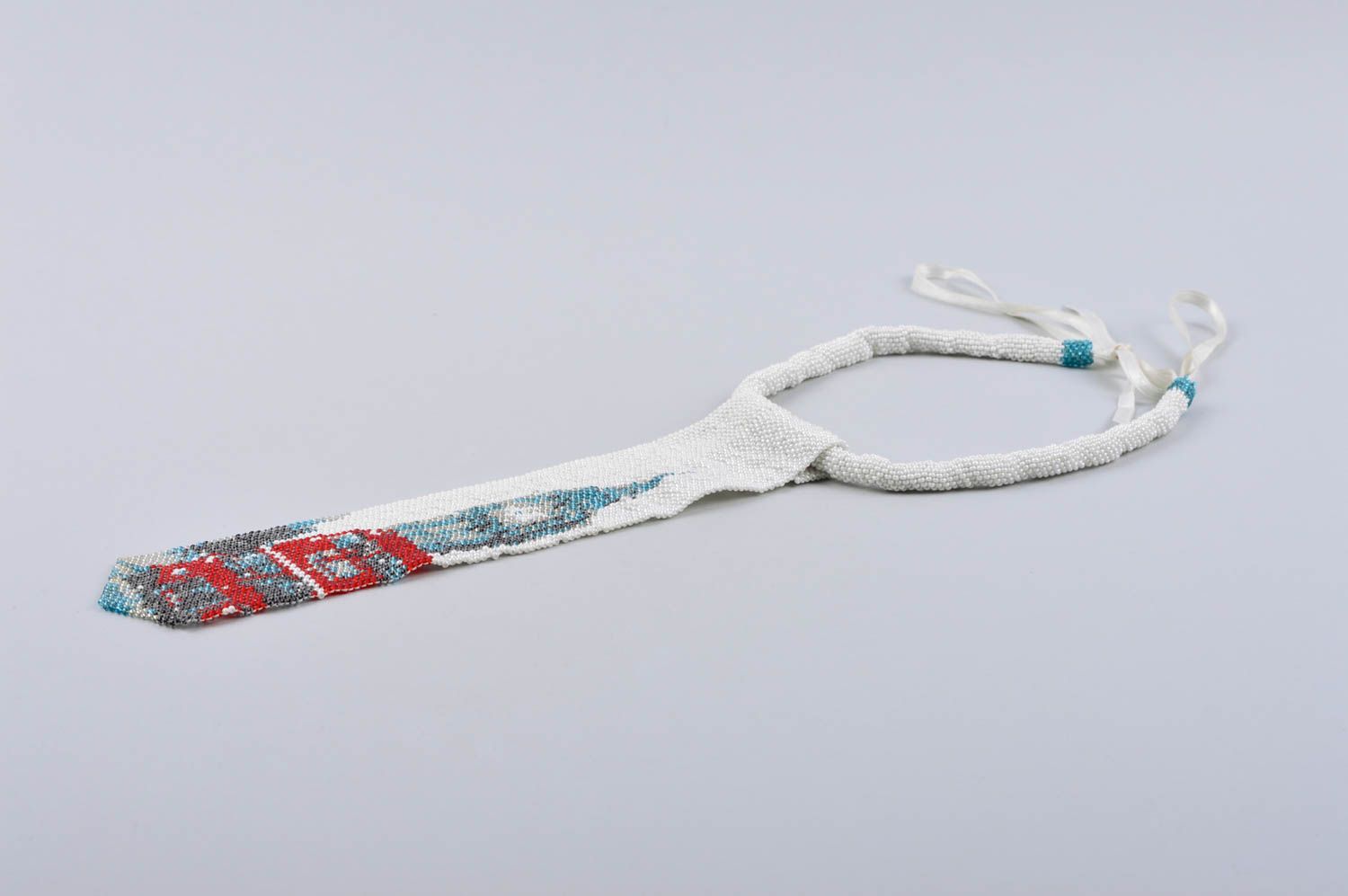 Украшение ручной работы ожерелье из бисера белое колье из бисера в виде галстука фото 5
