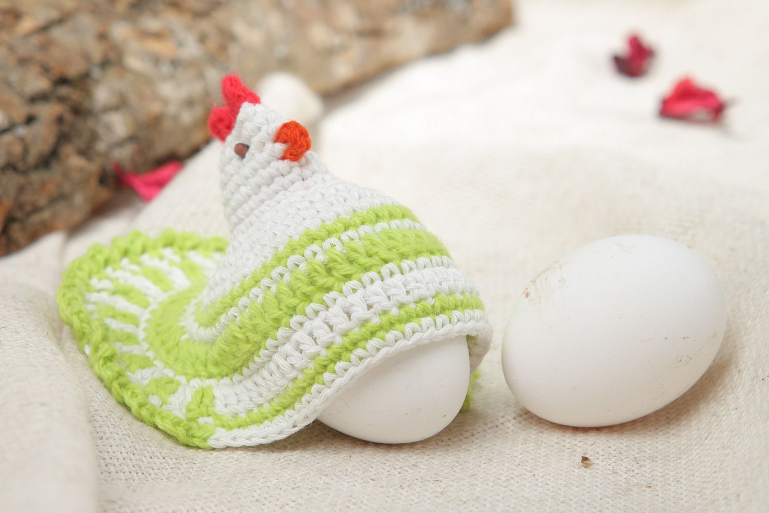 Handgemachtes kleines gehäkeltes Huhn Eierwärmer für ein Ei aus Wolle zu Ostern foto 5