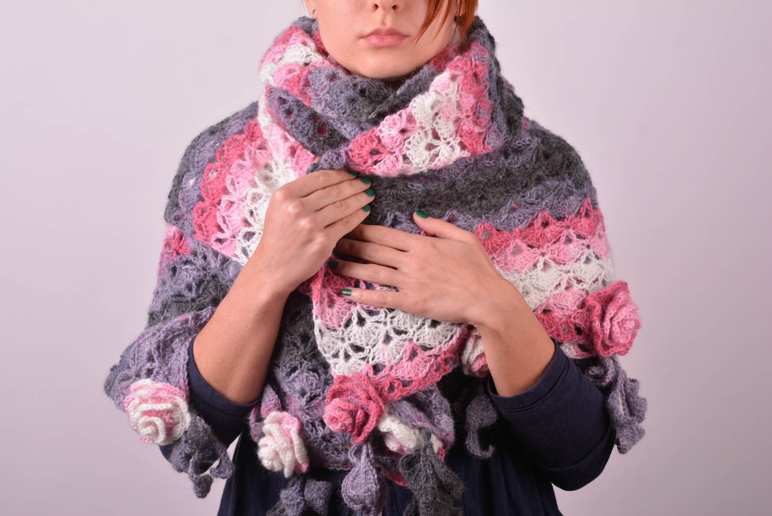 Châle en tricot Accessoire fait main angora gris-rose Cadeau pour femme photo 1