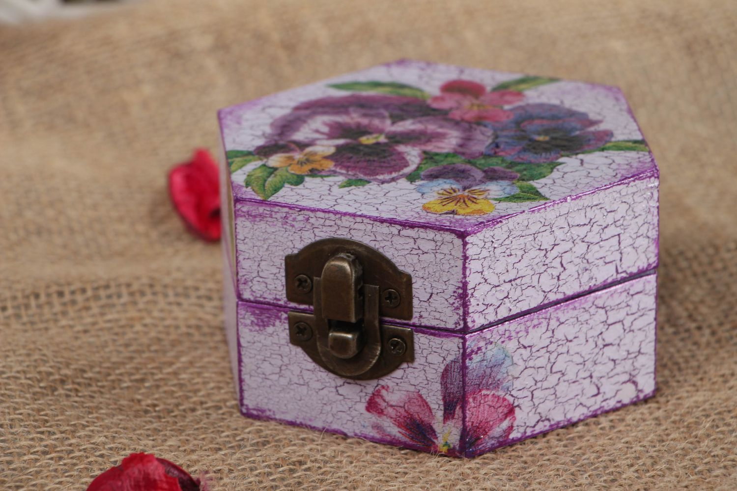 Boîte en bois décorative faite main originale peinte violette avec image fleurs photo 5