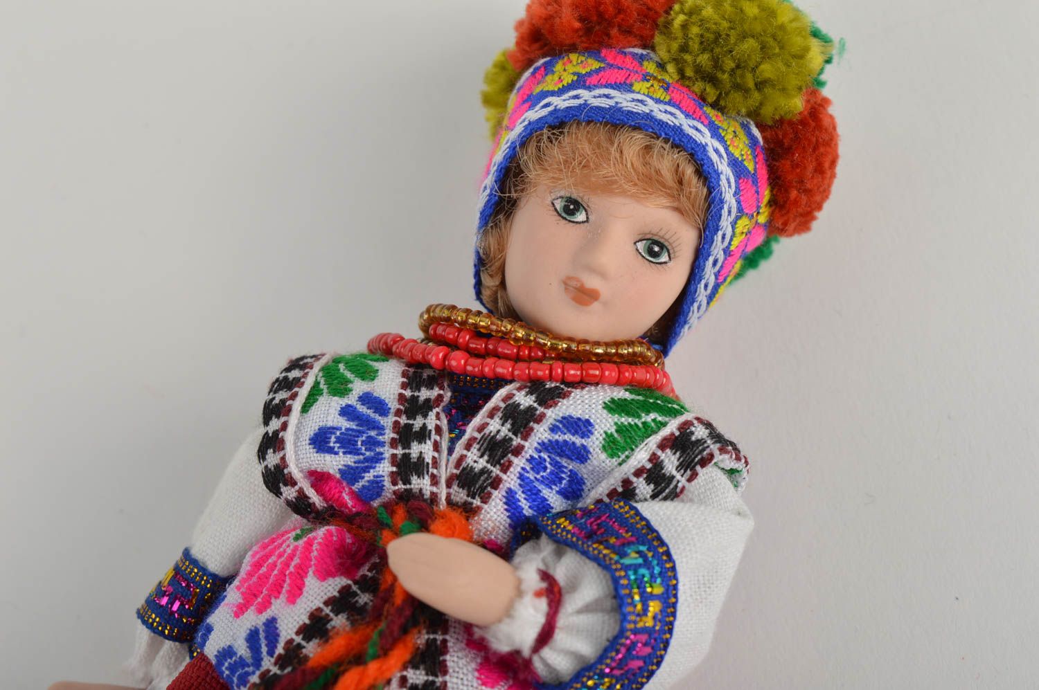 Авторская кукла игрушка ручной работы фарфоровая кукла в народном наряде фото 4