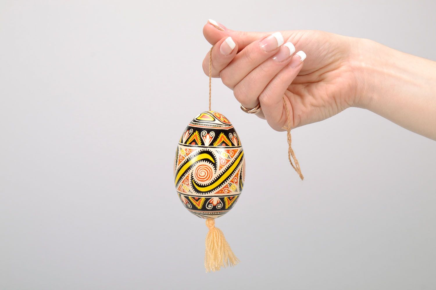 Ovo da Páscoa decorativo pintado à mão com cera  foto 2