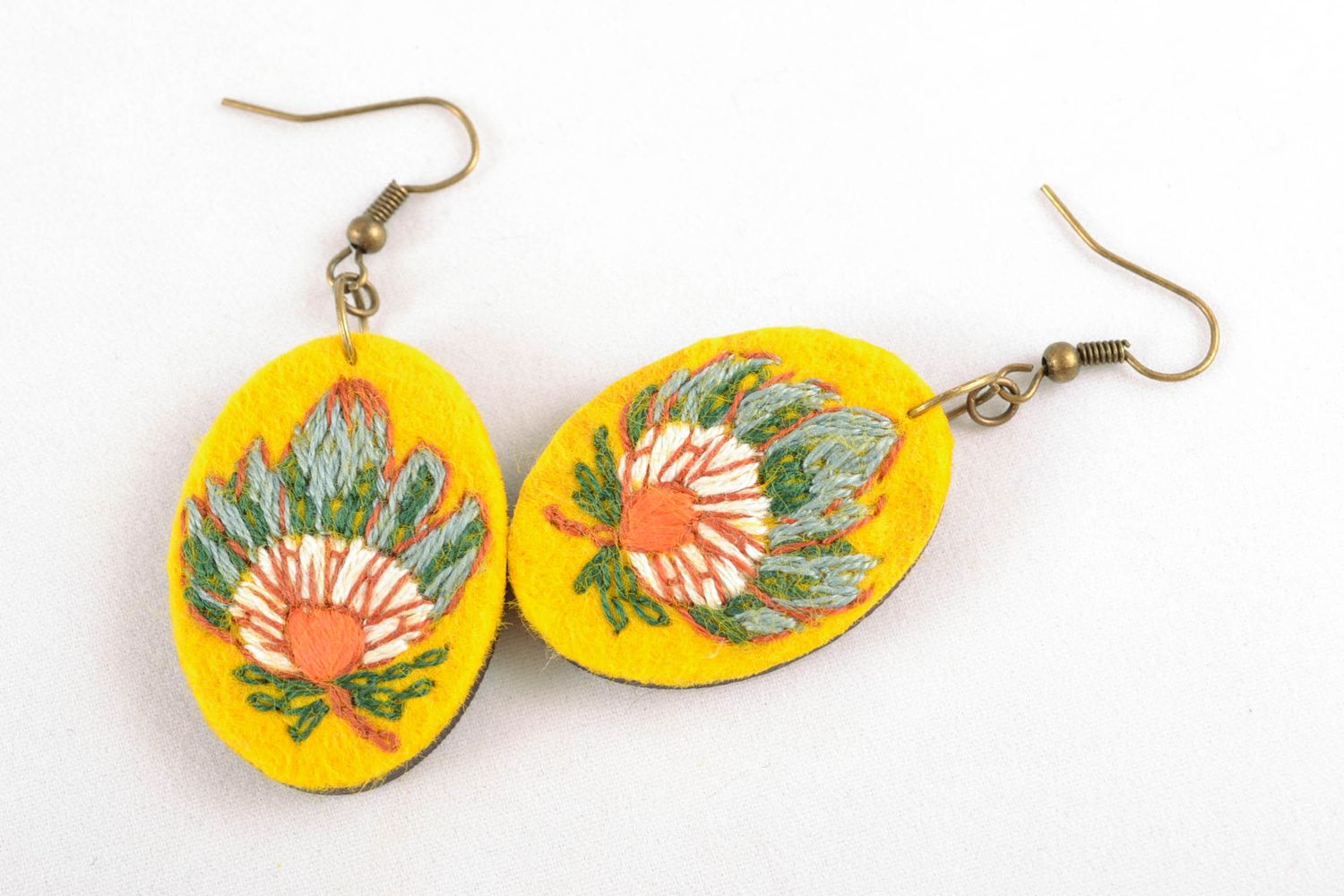 Handmade wooden and felt earrings with embroidery photo 3
