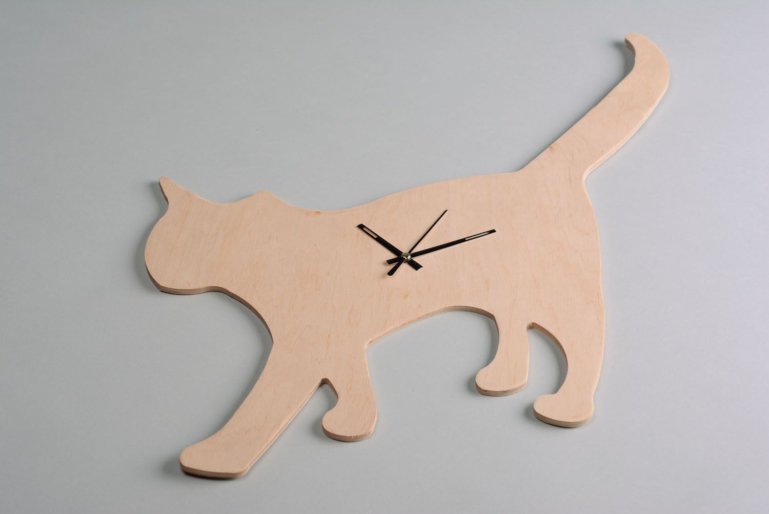 Base de madera contrachapada para reloj con forma de gato foto 1