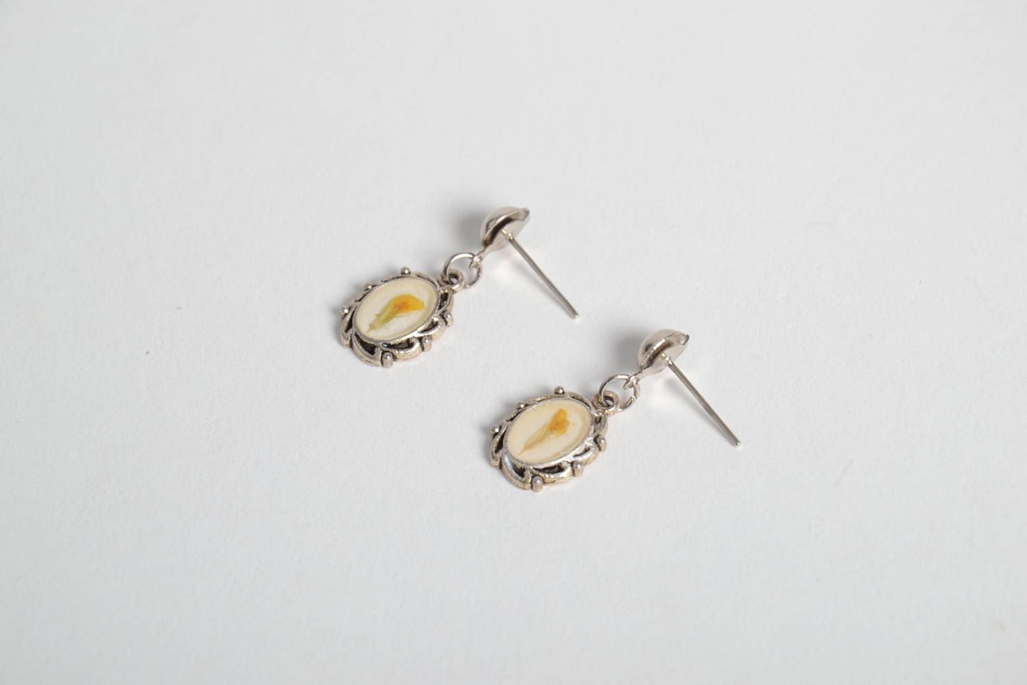 Handmade beautiful earrings designer dry flower earrings cute botanical jewelry photo 2