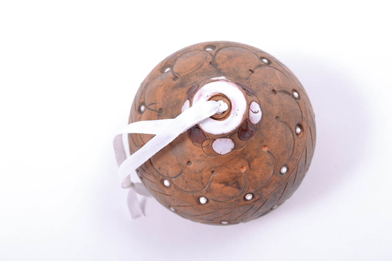 Petite cloche terre cuite brune colorants acryliques avec boucle faite main photo 3