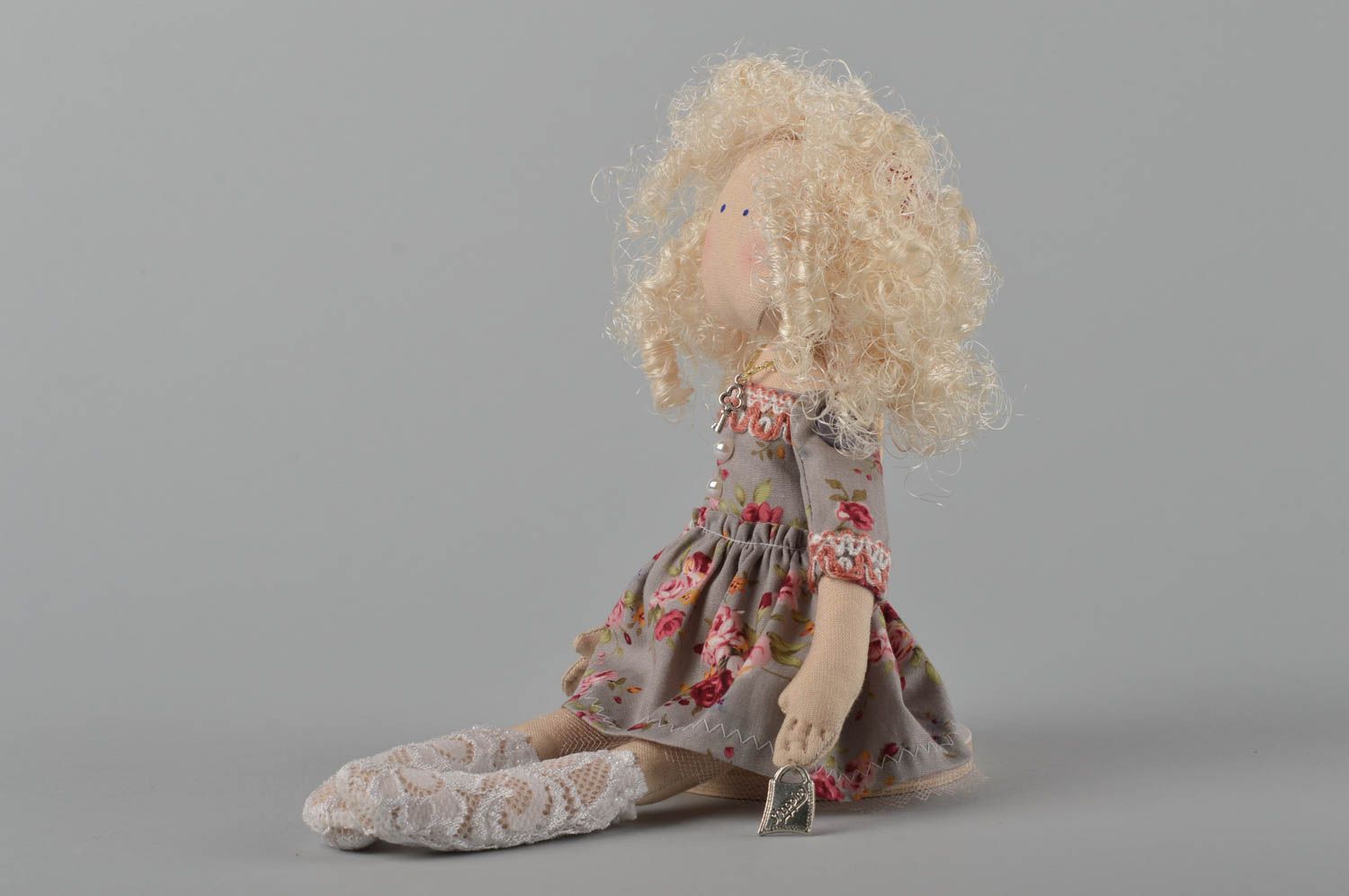 Handmade Designer Puppe Stoff Spielzeug aus Baumwolle Deko Puppe mit Ständer foto 3