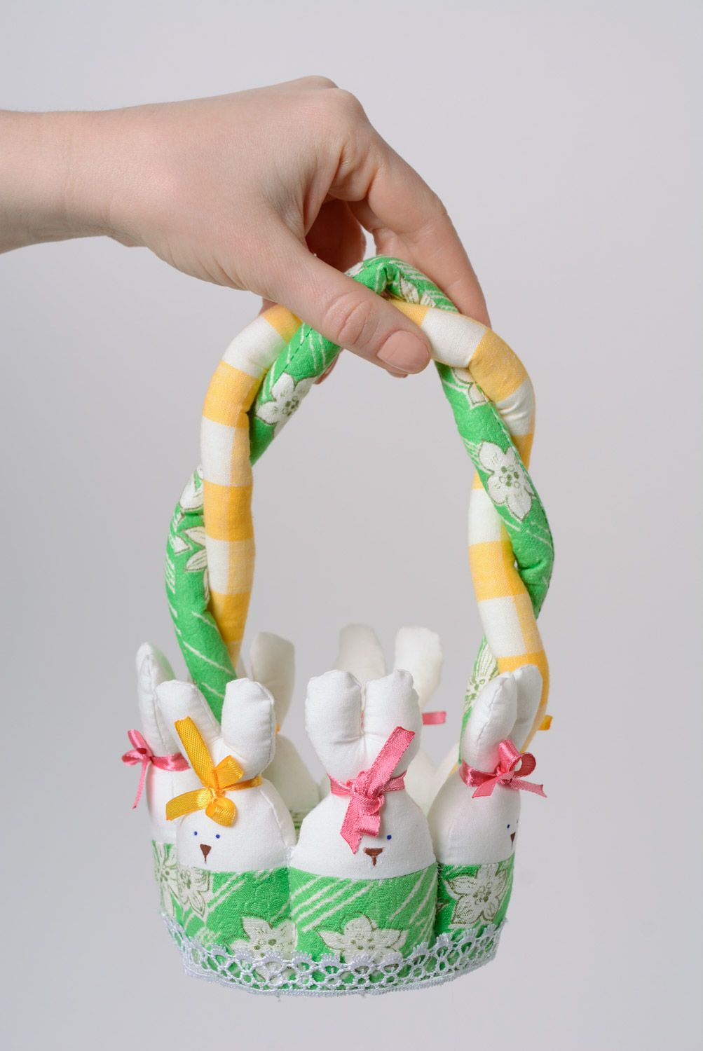 Cesta de Pascua de algodón con huevos decorativos hecha a mano foto 5