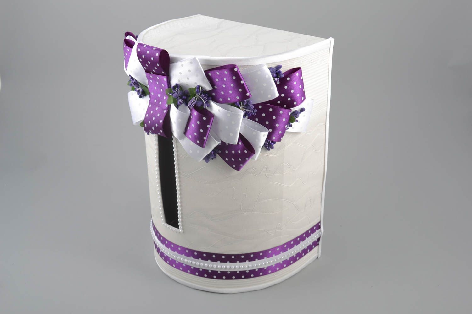 Свадебная коробка для конвертов из картона с атласными лентами ручной работы  фото 2