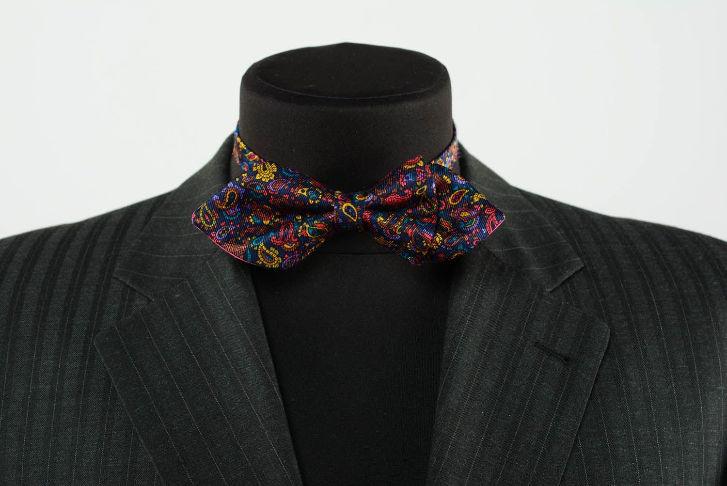 Bunte Fliege Krawatte aus Textil Atlas foto 2