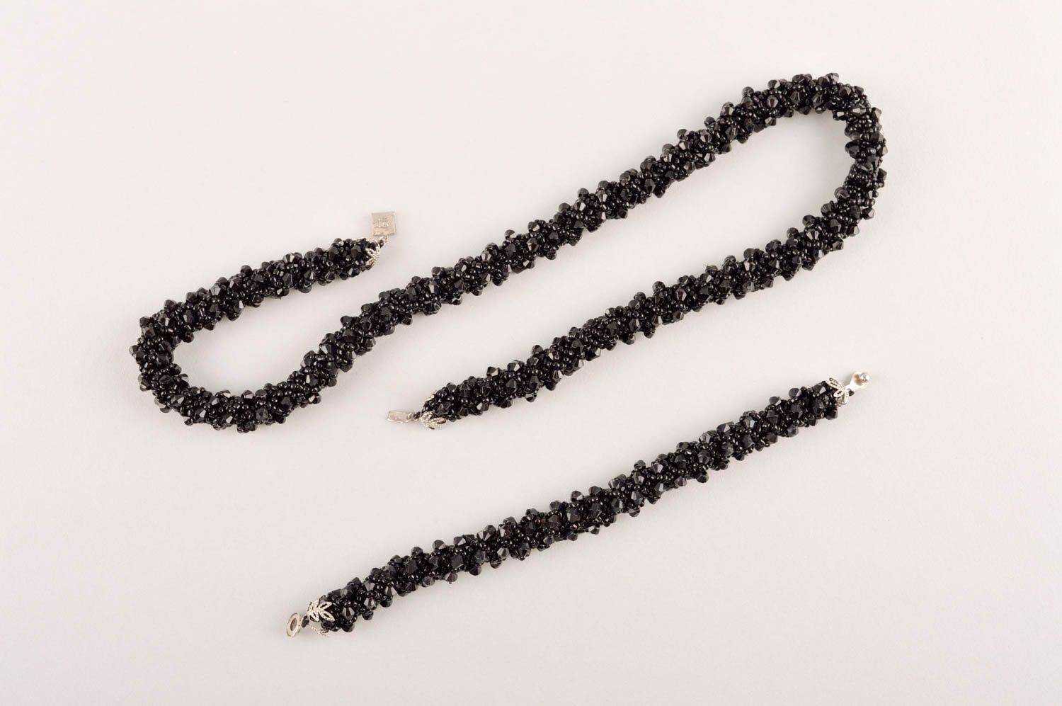 Parure collier bracelet Bijoux faits main noirs perles de rocaille Cadeau femme photo 5