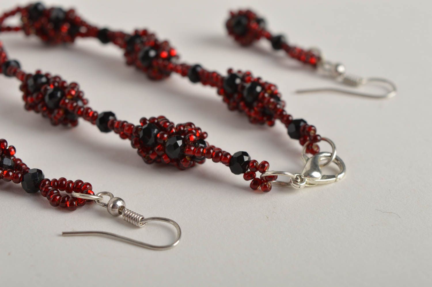 Handmade beaded stylish accessories elegant jewelry set earrings and bracelet photo 3