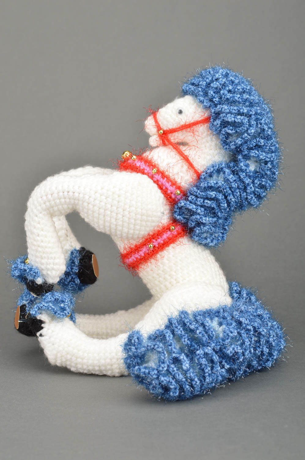 Joli jouet mou tricoté fait main en forme de cheval bleu blanc décoration photo 2