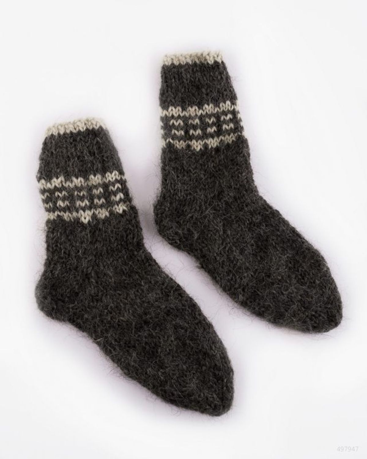 Grey men's woolen socks photo 2