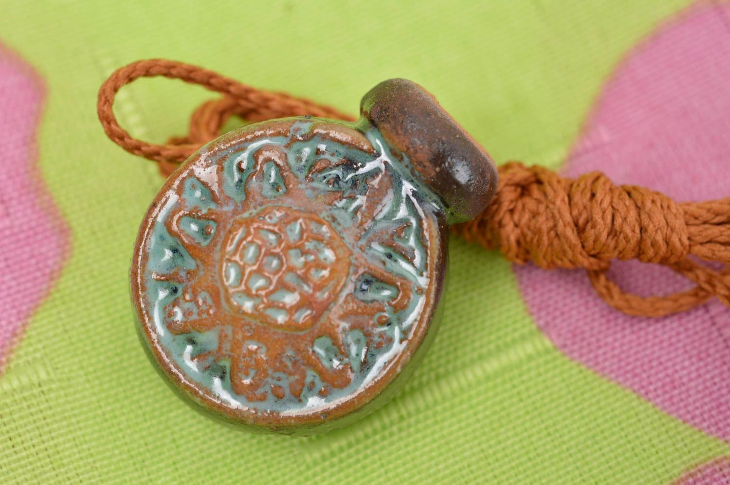Кулон ручной работы глиняный аромакулон украшение на шею Матовая фляга фото 1