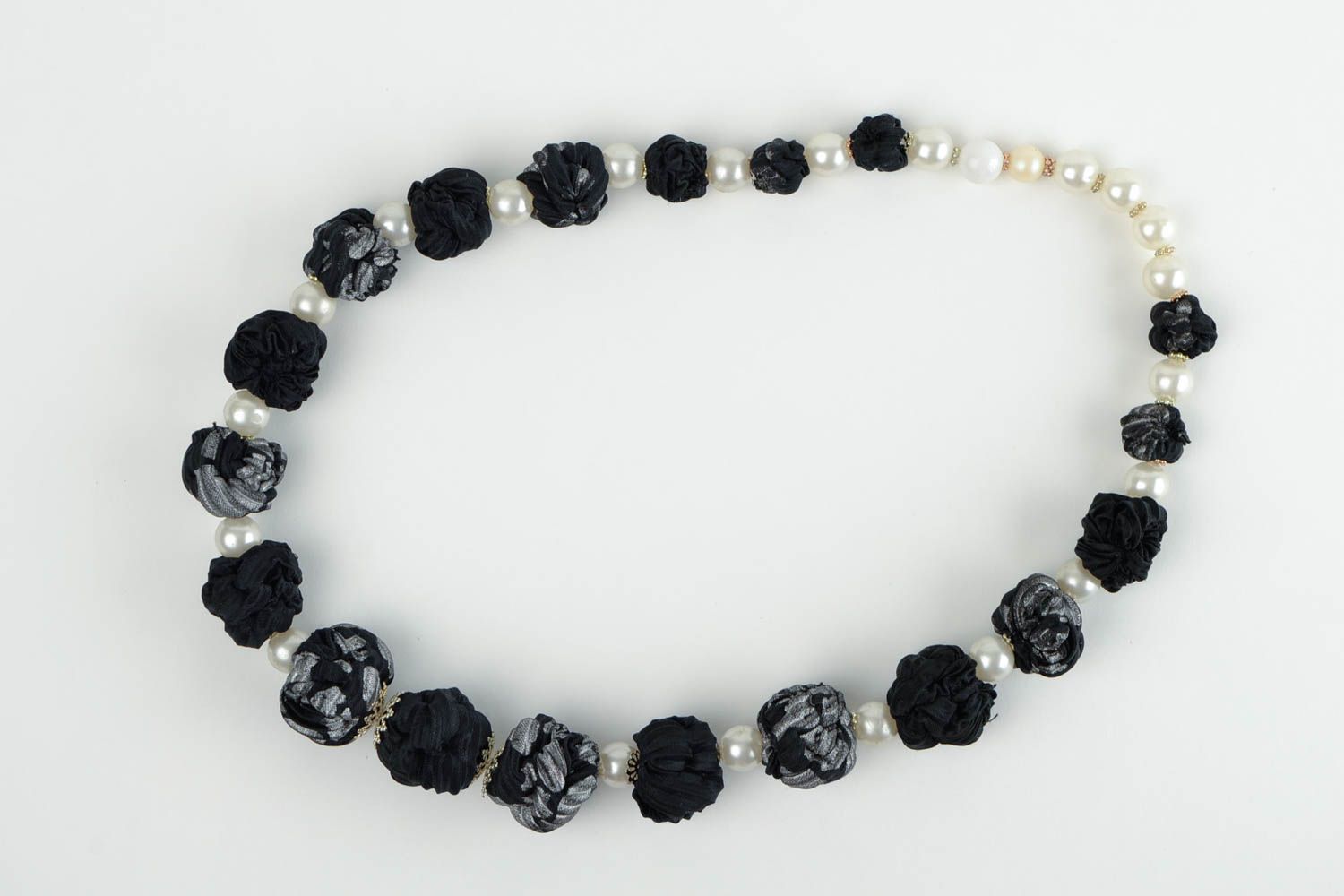 Gros collier Bijou fait main noir en soie avec perles fantaisie Cadeau femme photo 2
