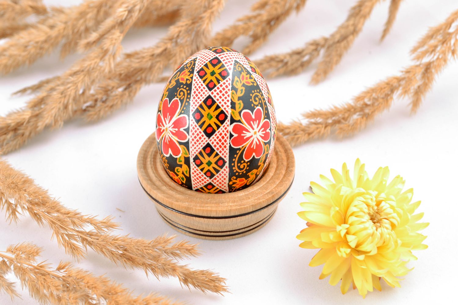 Handmade decorative Easter egg photo 1