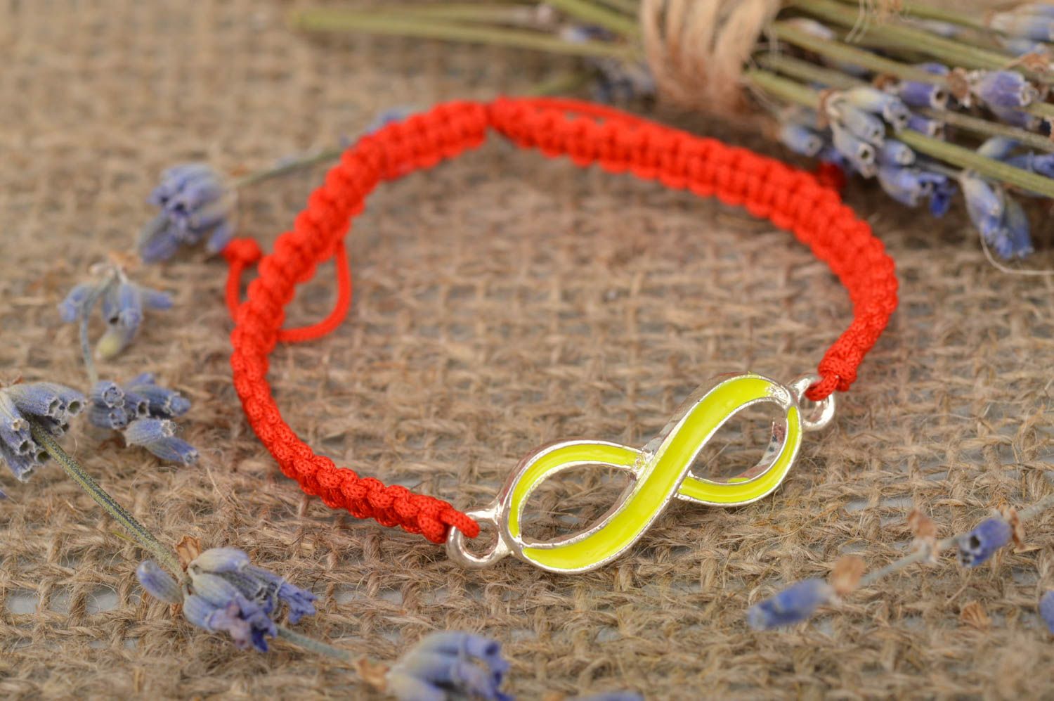 Bracelet tressé en lacet ciré rouge avec infini fait main fin accessoire stylé photo 1