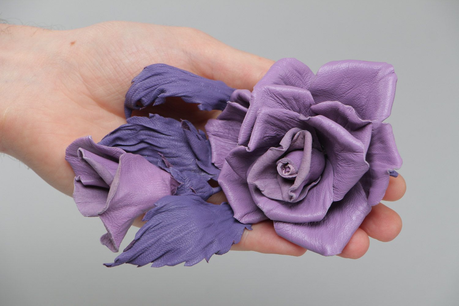 Handmade beautiful brooch made of leather in the form of large purple rosebuds  photo 4