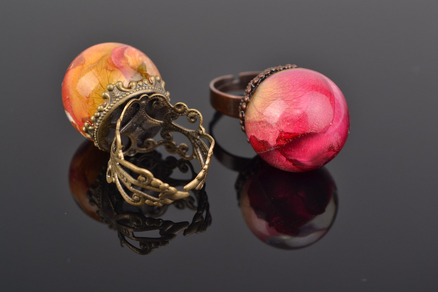 Set of handmade rings with roses coated with epoxy resin 2 items red and orange photo 4