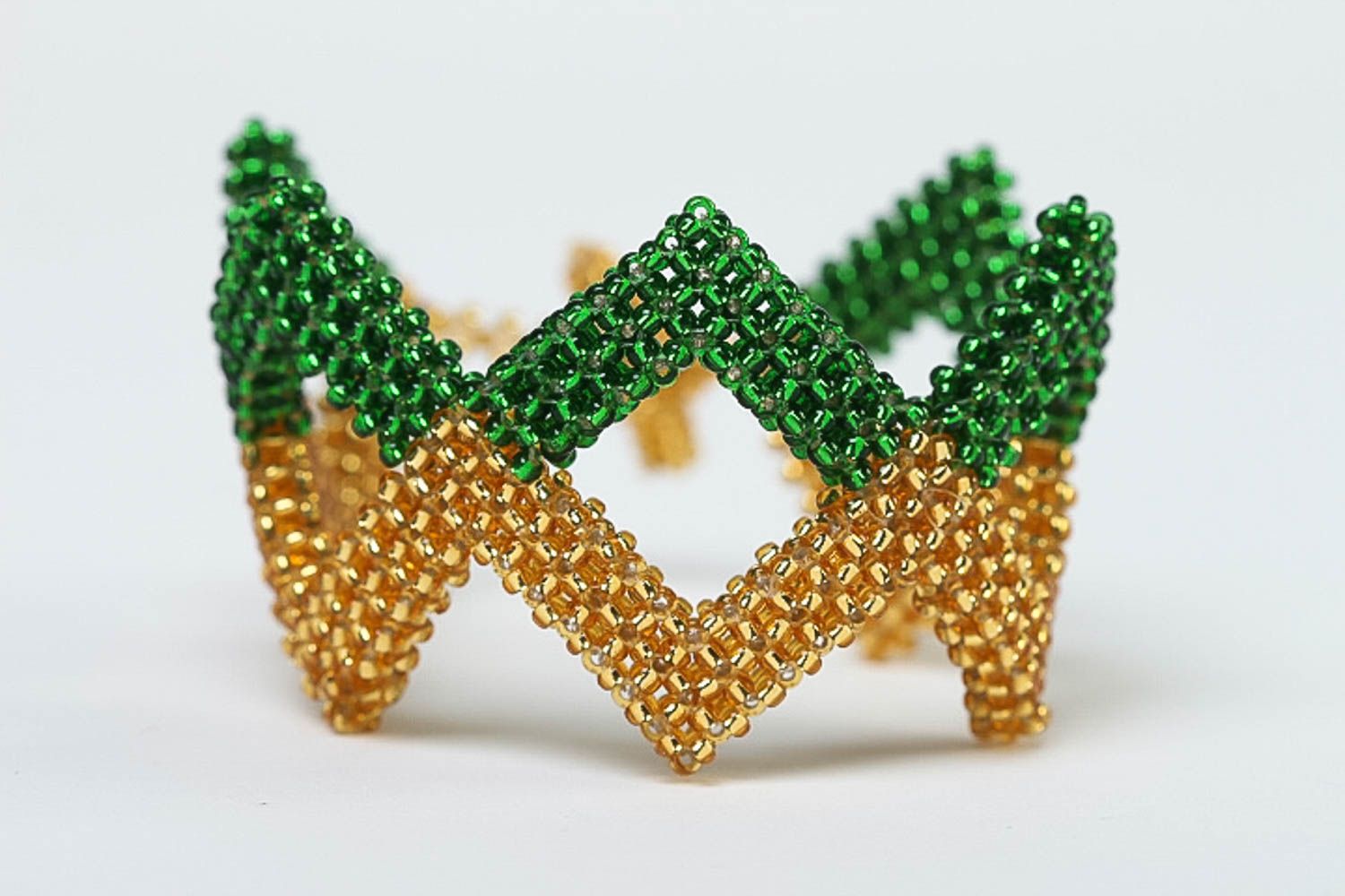 Square shaped beaded bracelet in yellow and dark green color photo 4