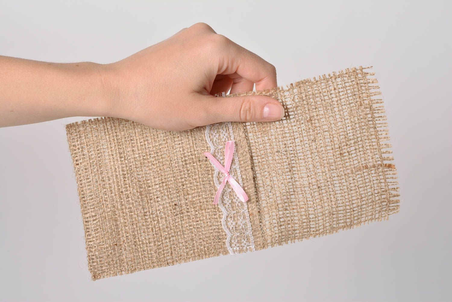 Bolsillo para cubiertos hecho a mano de arpillera con cinta accesorio de cocina foto 5