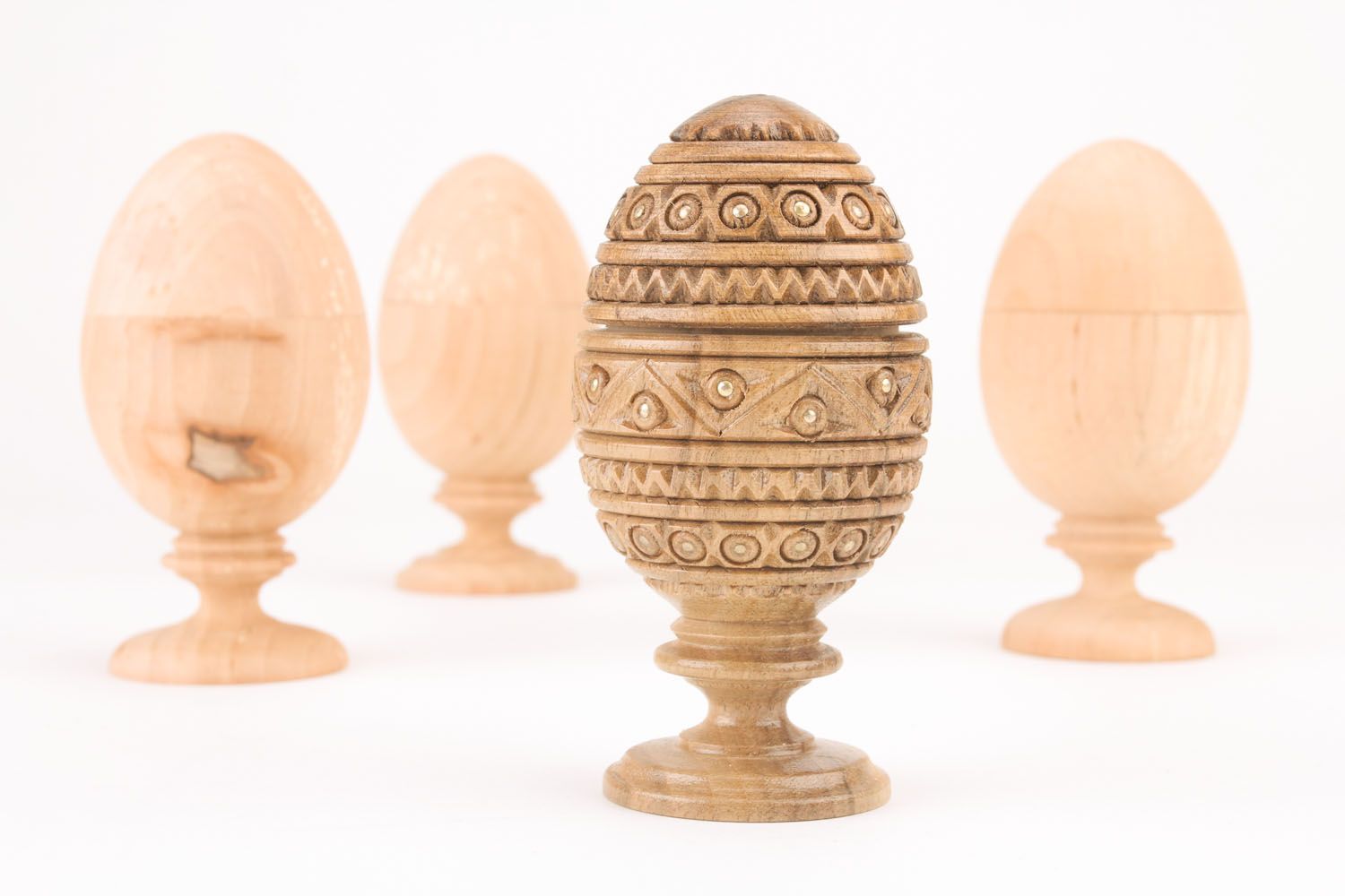 Boîte en bois en forme d’œuf sculpté photo 5