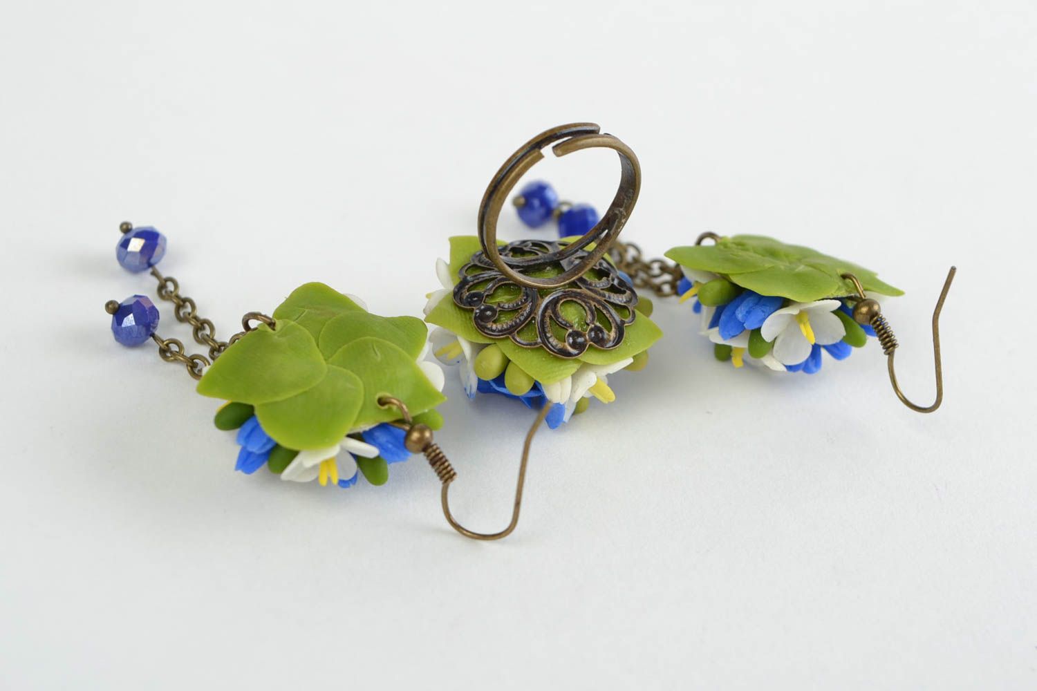 Schmuckset mit Blumen in Blau Ohrringe und Ring aus kaltem Porzellan handmade  foto 5