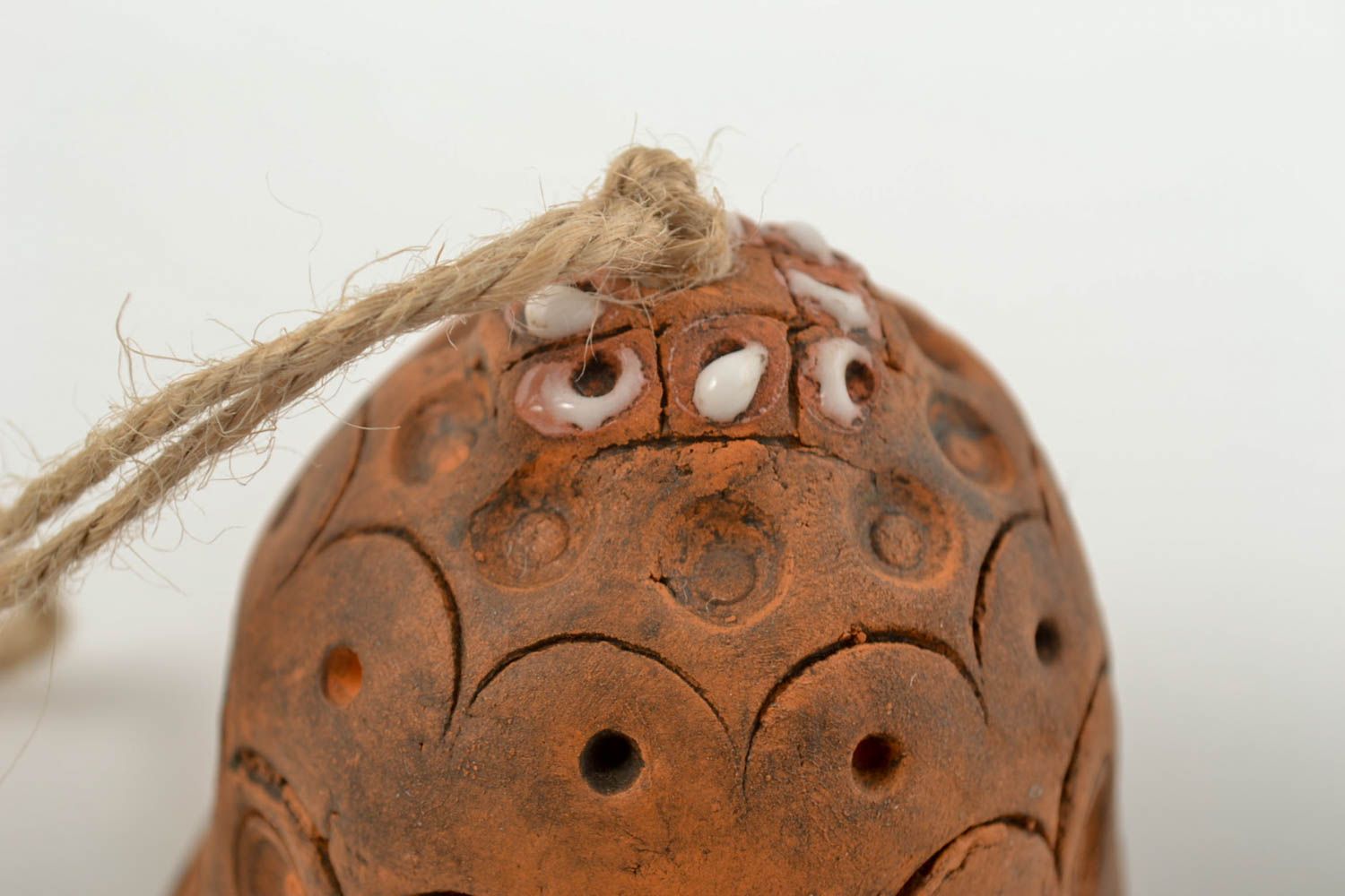 Колокольчик из глины ручной работы керамический колокольчик глиняный сувенир фото 5
