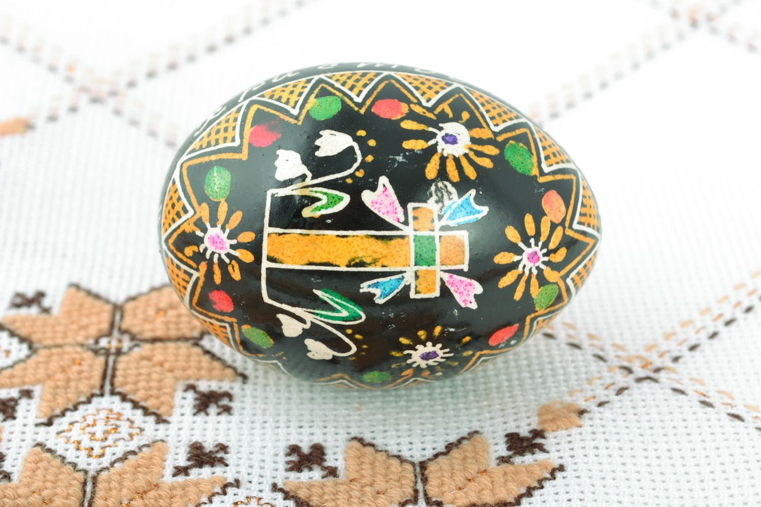 Œuf de Pâques peint à motifs floraux de cire chaude décoration faite main  photo 1