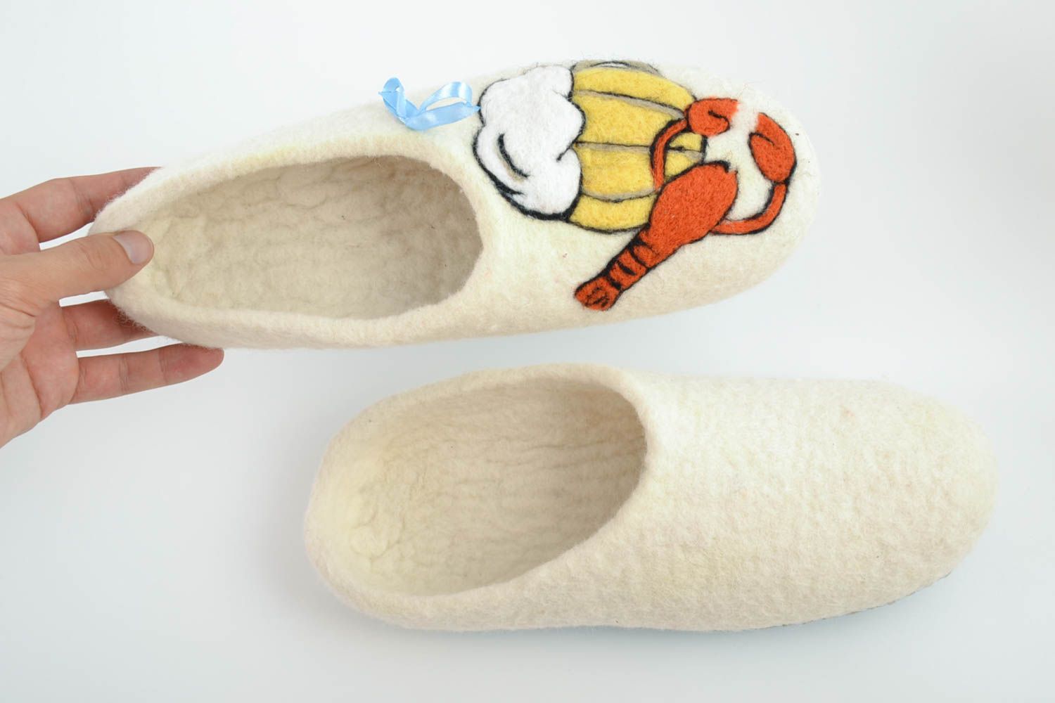 Beautiful white handmade designer felted wool men's house slippers photo 4