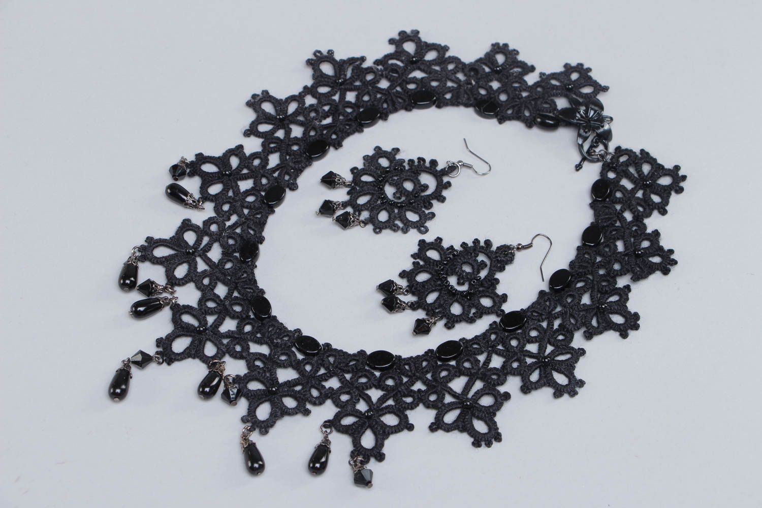 Ensemble de bijoux en frivolité noirs ajourés originaux faits main 2 pièces photo 2