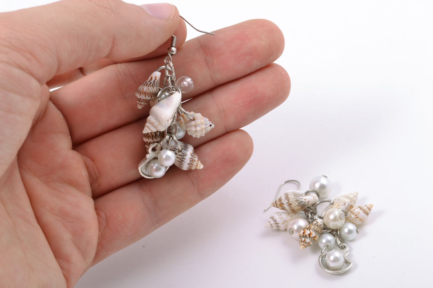 Boucles d'oreilles en coquillages et perles artificielles faites main pour femme photo 2