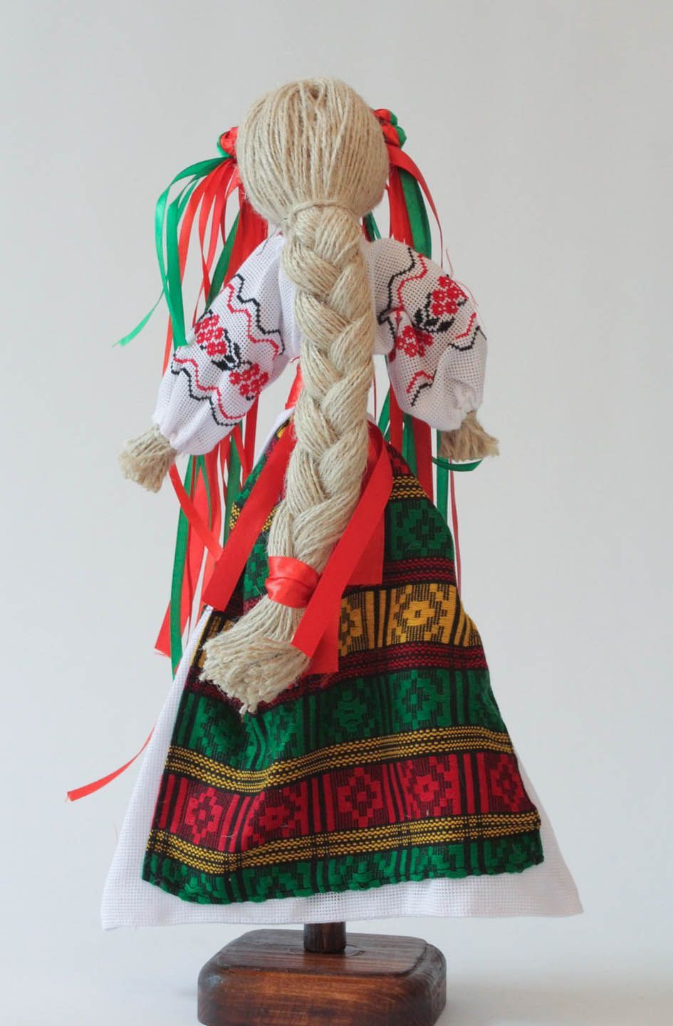 Boneca-motanka étnica Protectora feita à mão de tecidos naturais foto 2