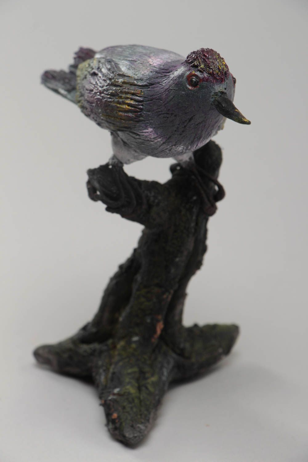 Фигурка птицы из полимерной глины на дереве небольшая красивая ручной работы фото 2