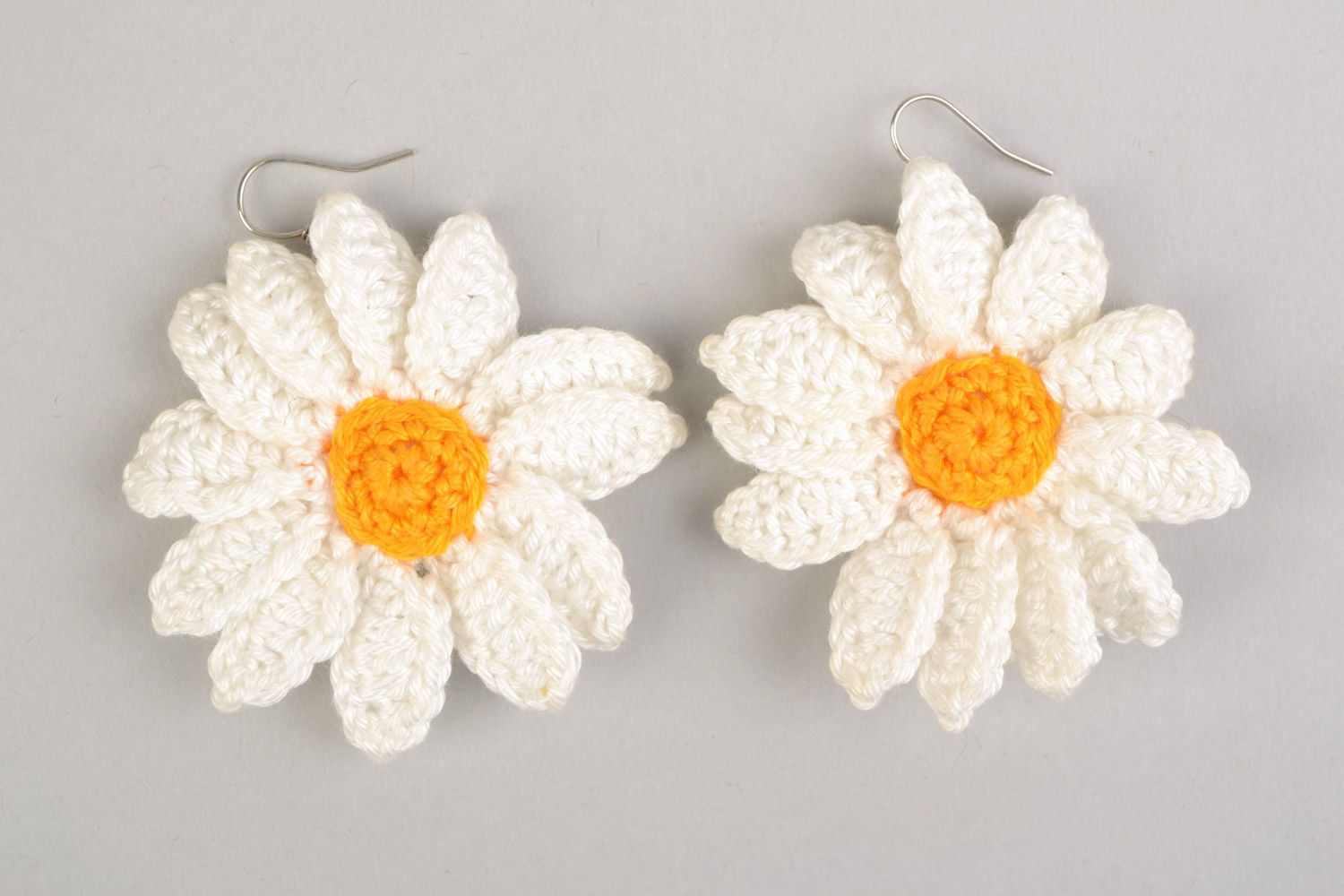 Handmade designer earrings made of cotton thread woven manually large white daisies photo 3